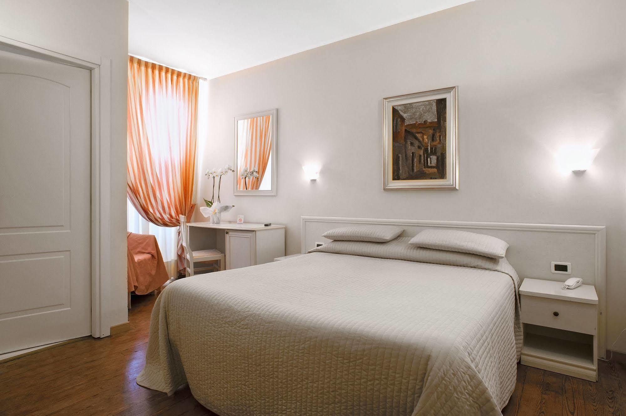 Hotel Cortese Санремо Экстерьер фото